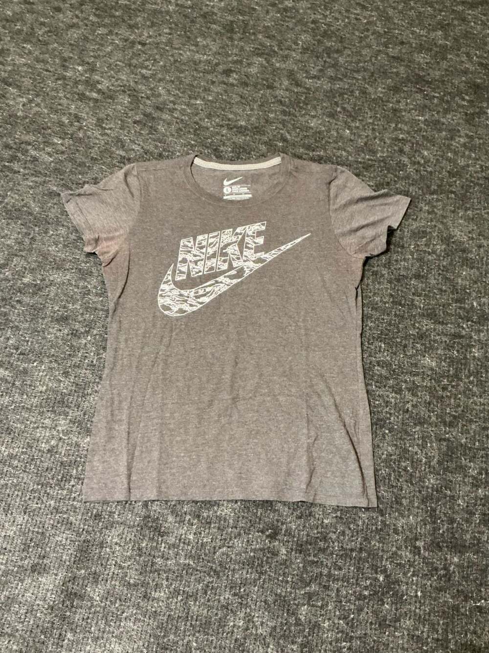 Nike Heather Slim Fit T-Shirt Womens Size Large Grey Tiger Camo Swoosh Logo